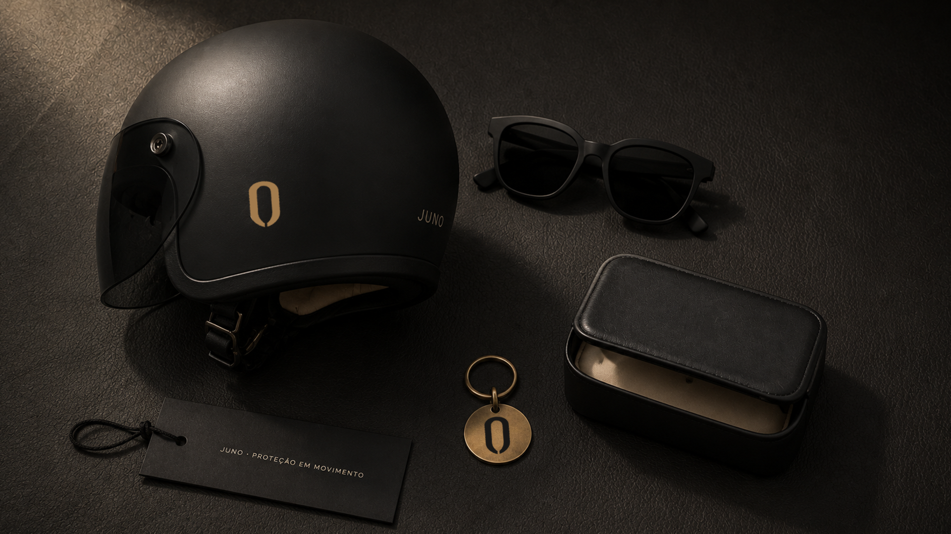 Acessórios Juno: capacete, óculos, case, chaveiro e tag